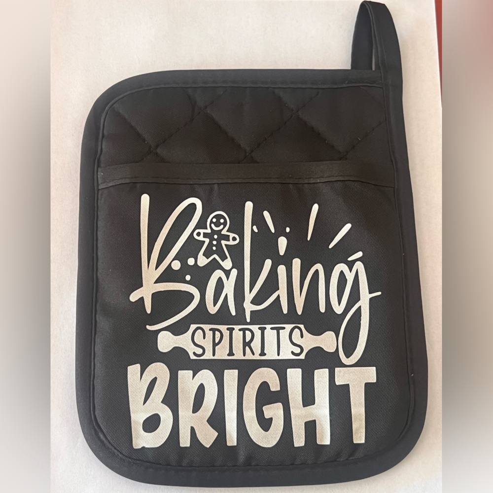 Baking spirits bright oven mitt